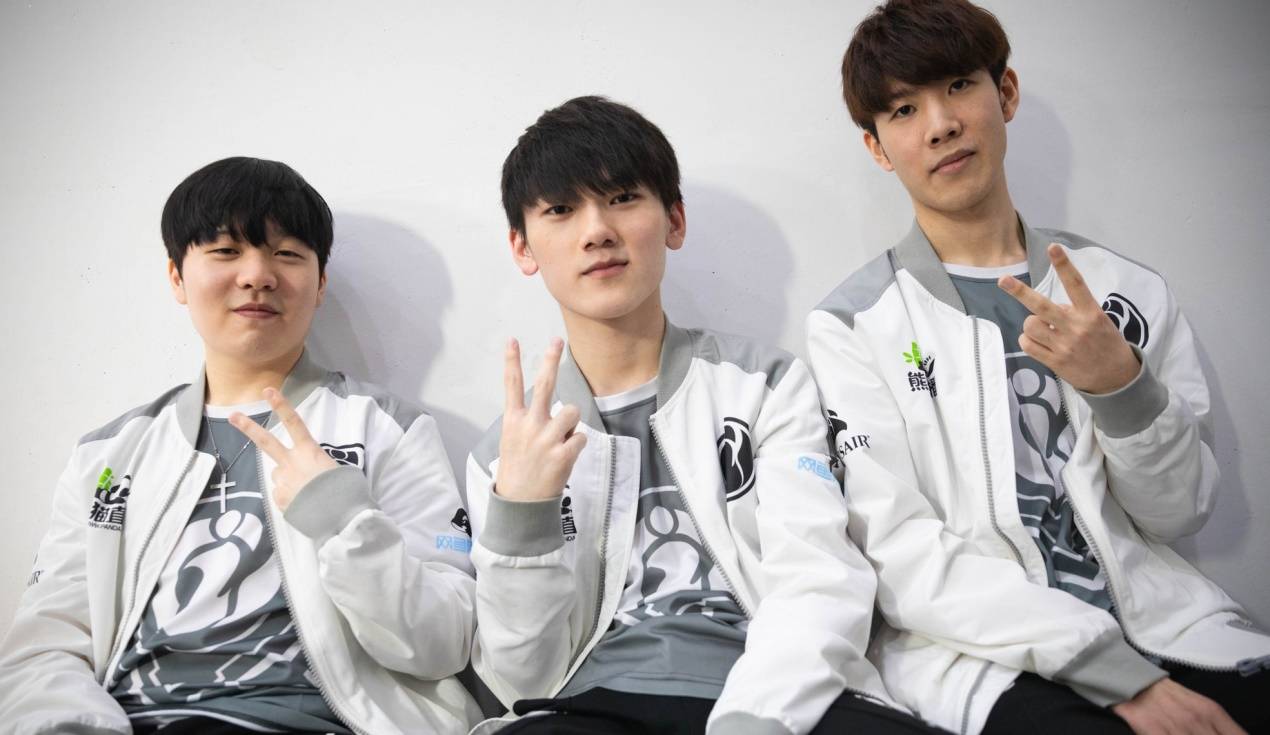 海报的背后 海报的背后